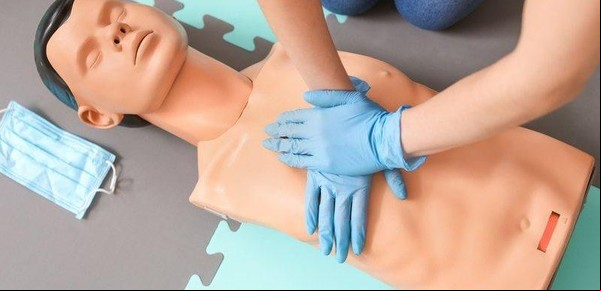 Cómo actuar en caso de una emergencia médica en el trabajo