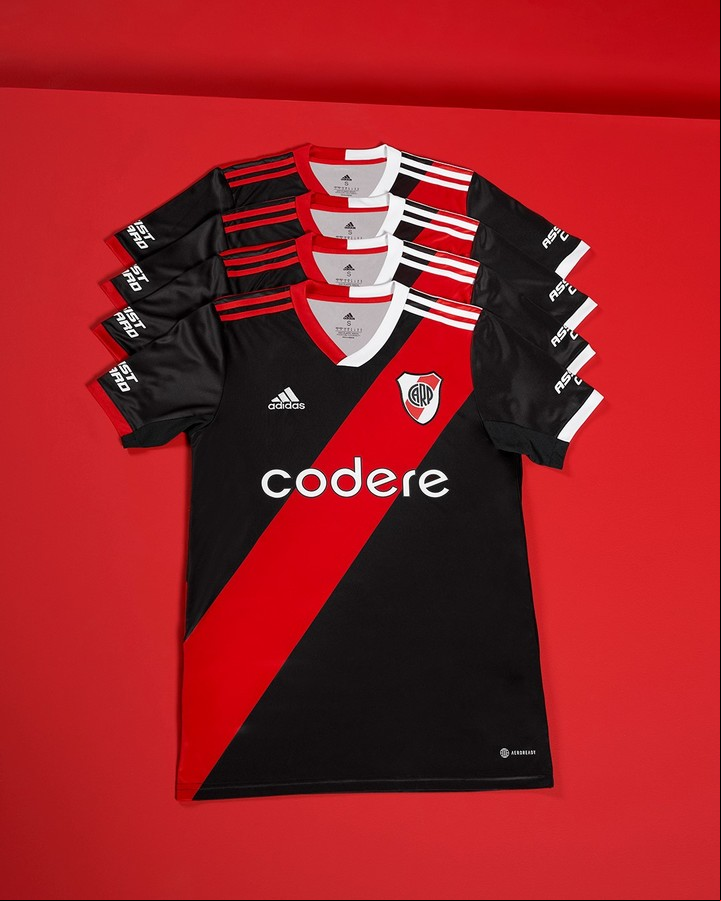 La nueva tercera camiseta de River sale a la cancha este viernes en Tucumán.