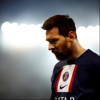 Quiénes son los 10 deportistas mejor pagos y qué puesto ocupa Lionel Messi en el ranking