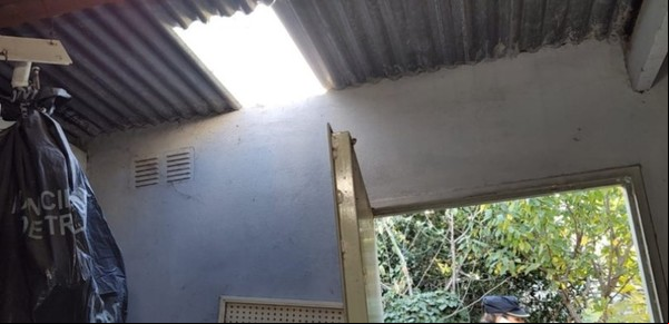 Boqueteros en Trelew: aprovecharon el feriado, ingresaron a una joyería por un agujero y se llevaron millones en oro y joyas