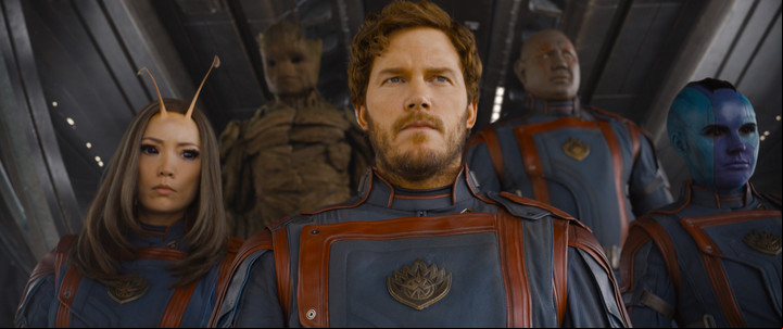 Todos para uno. Cinco de los Guardianes de la galaxia, en camino a salvarle la vida a otro. Por eso están serios. Fotos Disney