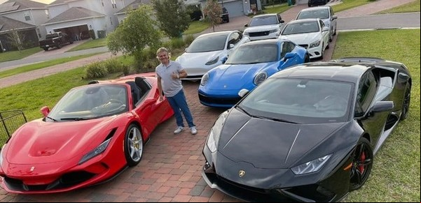 La colección de súper autos del exjugador de Independiente que iba a heredar la 10 de Bochini y hoy es un exitoso empresario