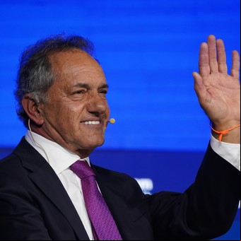 Más presión K contra Daniel Scioli: ahora quieren que los gobernadores no le den sus listas para competir en las PASO