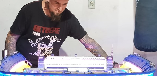Fútbol y arte: La Bombonera y el Monumental vibran con los detalles únicos de sus estadios en miniatura