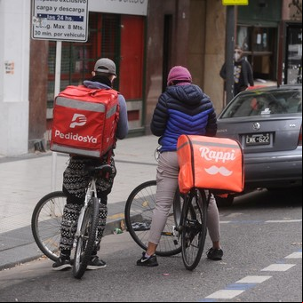 Trabajar con Rappi y PedidosYa: cuánto pagan por hacer entregas en moto o bici y cómo empezar
