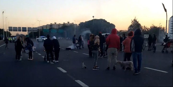 Corte en la Autopista Ricchieri. Foto Twitter.