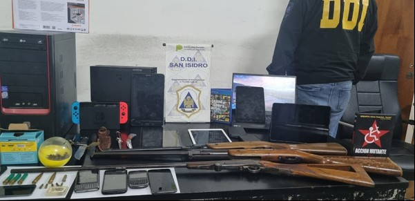 Armas y una llamativa búsqueda en Google: la decisión que tomaron con el chico que hizo las amenazas de bomba