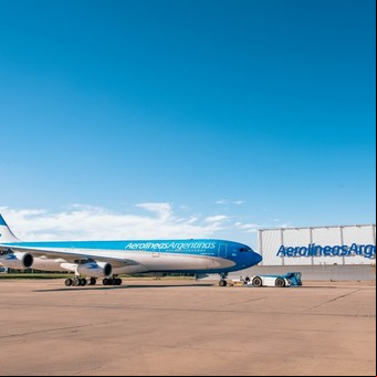 Avanza la motosierra en Aerolíneas Argentinas: lanzó un nuevo programa de retiro voluntario