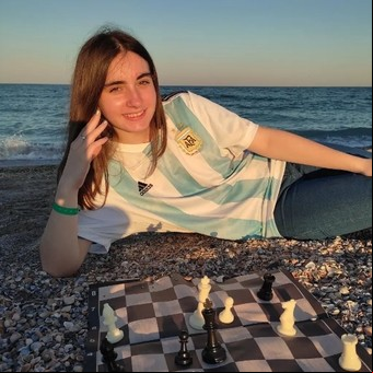 La joven maravilla que rompe los récords del ajedrez argentino: a los 16 años es campeona de América, número 1 del país y gran maestra