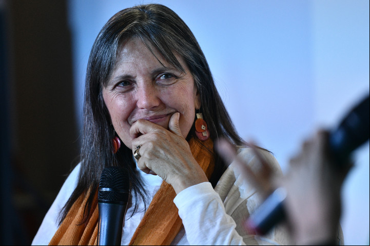 A Claudia Piñeiro le alegra tener cada vez más lectores varones. Foto: Federico Imas