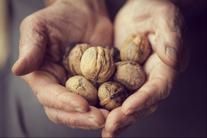 Un puñado de frutos secos al día aporta grasas saludables. Foto Shutterstock.