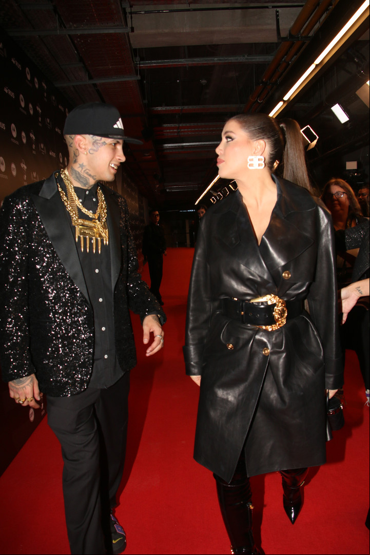 En la Argentina, también. L-Gante y Wanda Nara, en la alfombra roja de los Premios Gardel. Foto: Movilpress