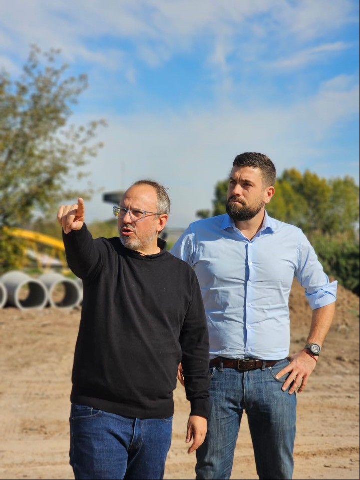 Diego Valenzuela. en una recorrida con Lucas Delfino.