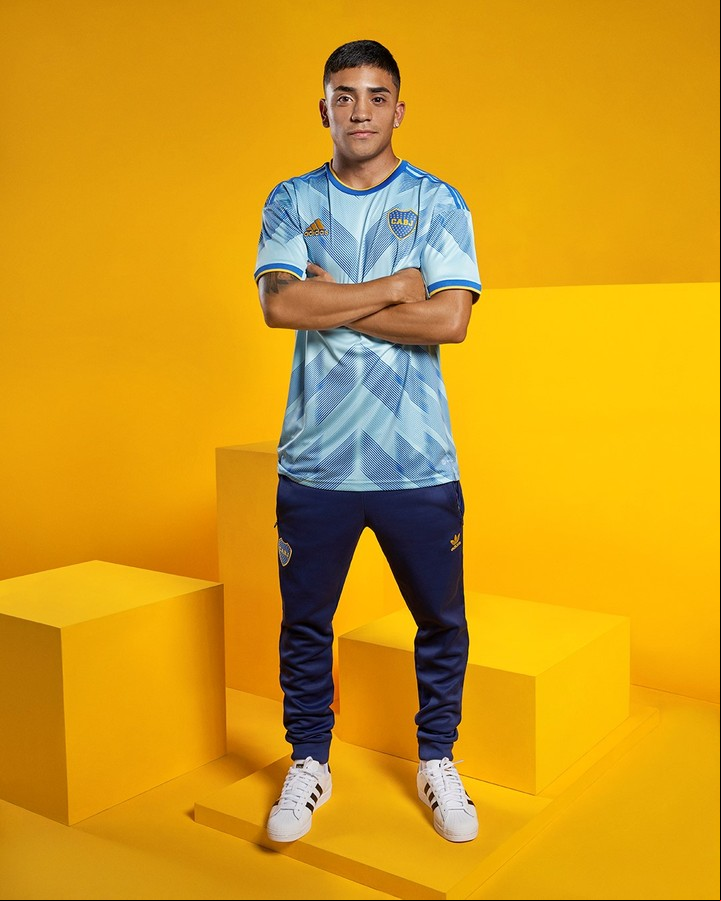 Luca Langoni, de gala con la celeste de Boca. Foto: adidclarin.diariomaranhense.net.ar.