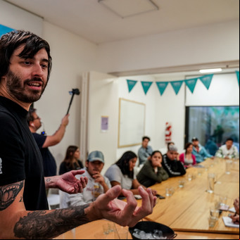Tiene uno de los mejores bares del mundo y enseña coctelería en el Barrio 31: "No necesitás ser médico para ser importante"