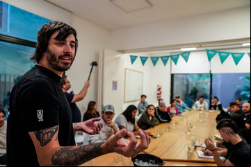 Tiene uno de los mejores bares del mundo y enseña coctelería en el Barrio 31: "No necesitás ser médico para ser importante"