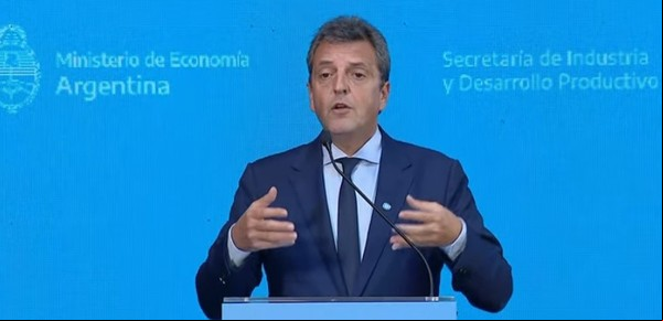 Por la caída de la recaudación, el déficit se duplicó en abril y se complican las metas con el FMI