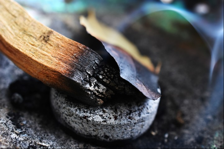 Las hojas de laurel deben quemarse con el azúcar. Foto: Shutterstock.