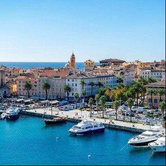 Un crucero de lujo por el Mediterráneo: escalas con historia y vida a bordo