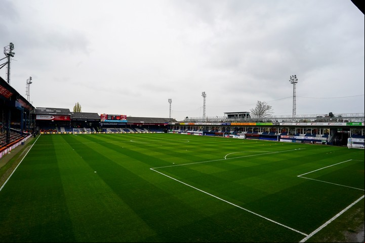 Kenilworth Road, el estadio de Luton Town, tiene capacidad para solo 10.265 espectadores. Foto: Twitter @LutonTown.