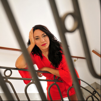 Lorena Vega, contra los mandatos