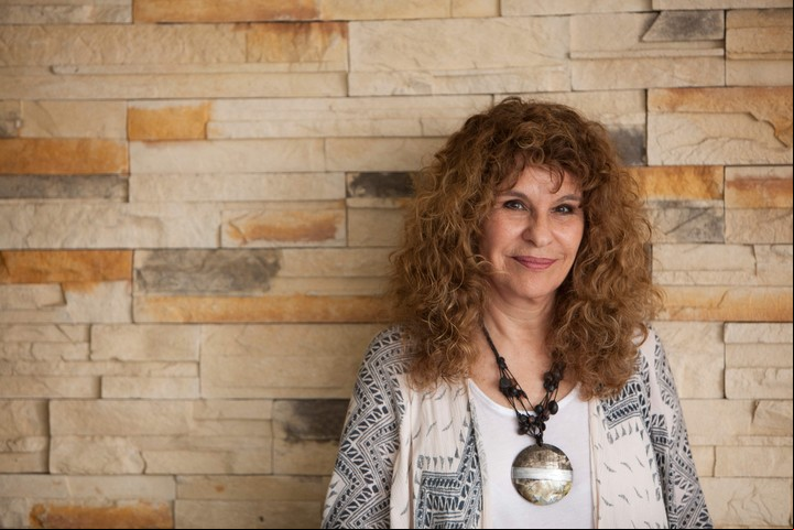 (ARCHIVO) La escritora, novelista y poeta nicaragüense Gioconda Belli posa antes de una entrevista con la AFP en Managua, el 23 de agosto de 2016. (Foto de Alfredo Zúñiga / AFP)