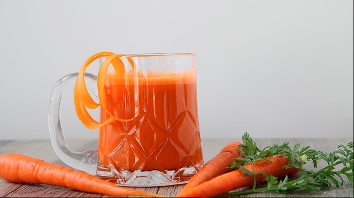 El jugo de zanahoria es muy fácil de preparar.