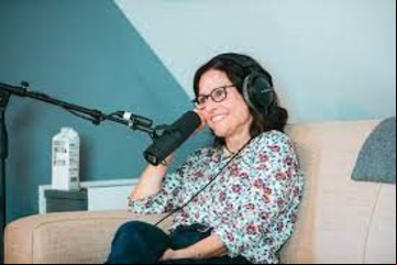Julia Louis-Dreyfus hace un podcast con "mujeres sabias": de Jane Fonda a Isabel Allende