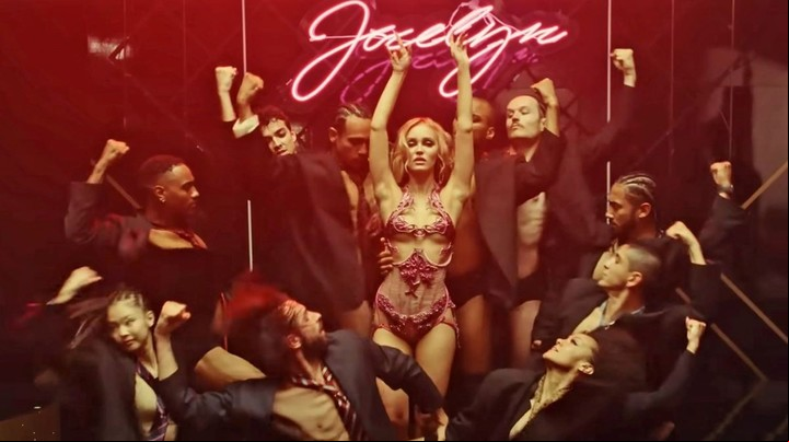 Lily-Rose Depp es Jocelyn, una estrella pop al estilo de Britney Spears. "Pero no nos basamos en nadie", dijo la actriz sa.