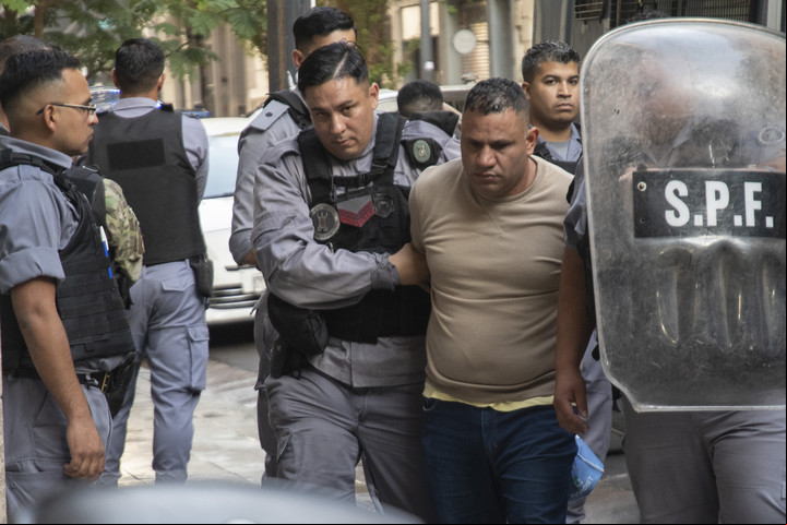 El oficial de la Policía de la Ciudad detenido tras ser señalado por un principal de la fuerza porteña como quien ayudó a plantar el arma de juguete que se secuestró en el auto donde iba Lucas González. Foto Télam