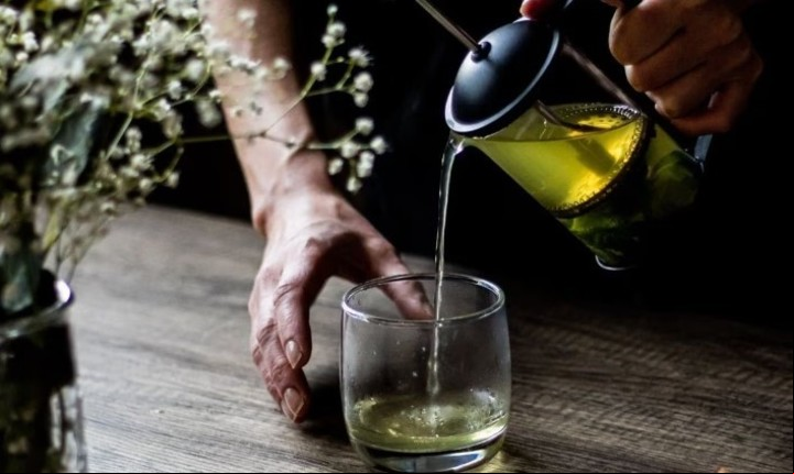 Té de kiwi para enfermedades tipo gripe o catarro.