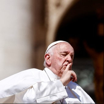 La frágil salud del Papa Francisco alimenta las especulaciones y las internas en el Vaticano