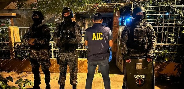Desbarataron en Rosario a una banda narcopolicial liderada por un preso que además prostituía a menores de edad