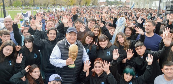 Uno de los jefes más poderosos del GBA se subió a la Scaloneta con un jingle mundialista "Pa' la reelección"