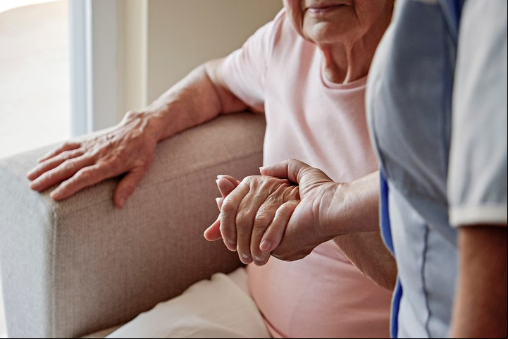 Pérdida de la masa muscular y la fuerza con los años. Foto ilustración Shutterstock.
