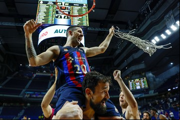 Laprovíttola completó la vitrina en España: ganó su primera Liga ACB con el Barcelona, en casa del Real Madrid