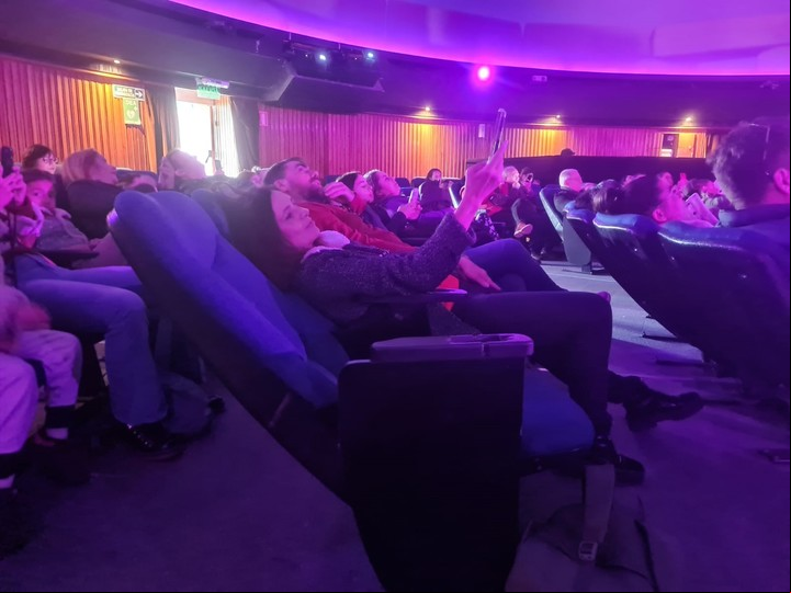 Las butacas del Planetario, un viaje de ida (a Marte).