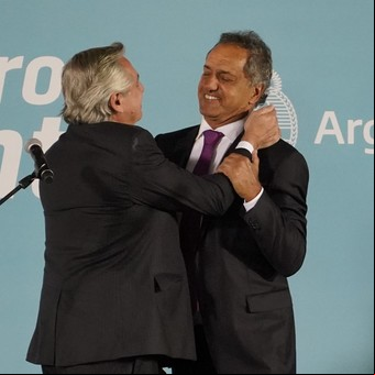 Crece la presión K para bajar a Daniel Scioli: dos gobernadores llevaron el pedido a Alberto Fernández