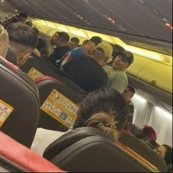 Insólita demora de un avión de Flybondi por hinchas de Tigre amotinados: salió 8 horas después