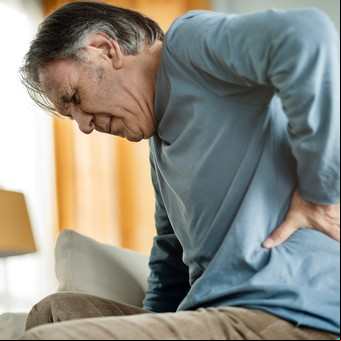 Cómo prevenir el dolor de espalda con fáciles ejercicios de yoga 