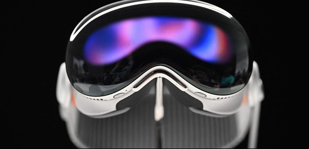 El complejo diseño del Apple Vision Pro obliga a Apple a tomar una decisión incómoda