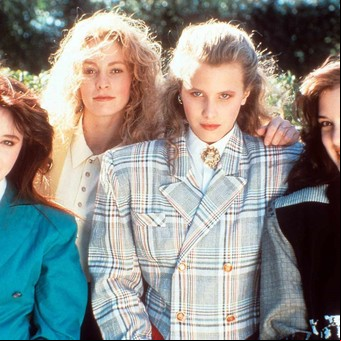 Heathers: cómo es la película con Winona Ryder, oscura y subversiva, que originó el musical