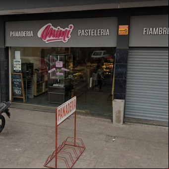 Entró a robar una panadería con una escopeta y se llevó la recaudación, la balanza y galletitas