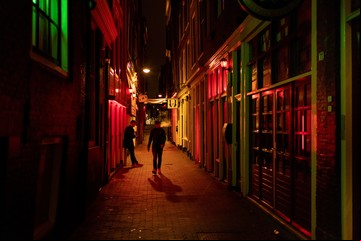 Ámsterdam trata de atenuar el brillo de su Barrio Rojo