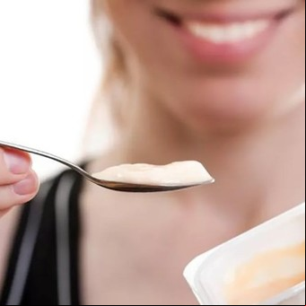 Cuáles son los sorprendentes beneficios del yogur, según un experto de Harvard