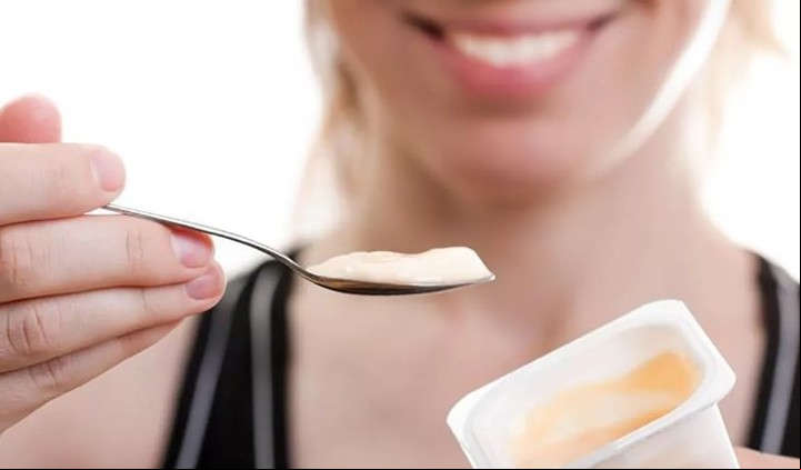 El yogur natural es recomendado para bajar de peso.