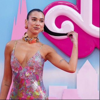 Dua Lipa, la artista global más vendedora cumple 28 años
