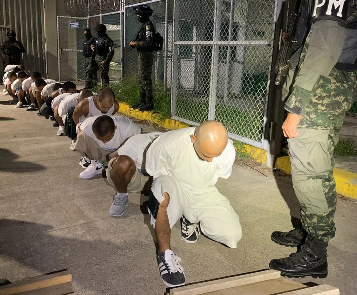 La Policía Militar trasladó también 826 pandilleros "de alta peligrosidad" de la Mara Salvatrucha. Foto: AFP