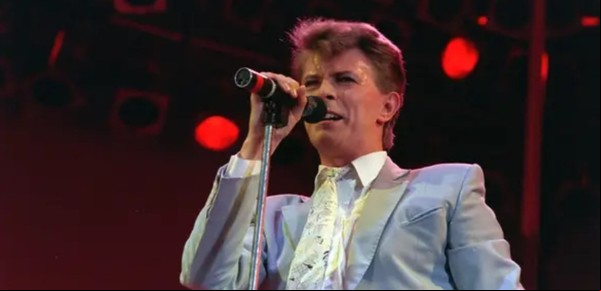 El perfume favorito de David Bowie es refinado y distinguido: qué notas enamoraron al camaleón de la música