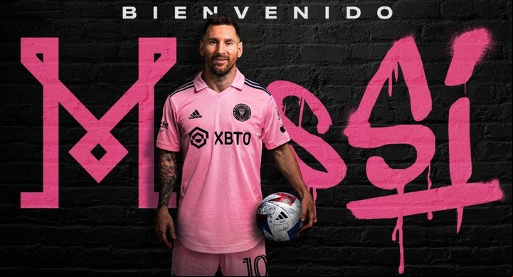 Con el graffiti de fondo. Messi posa oficialmente para el Inter de Miami.